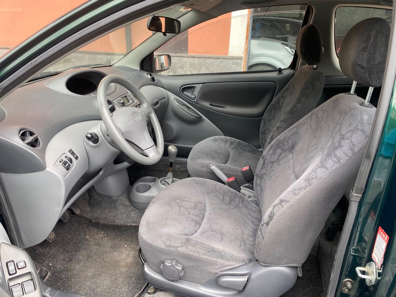 Toyota Yaris 1.0i 16V cat 3 porte Sol