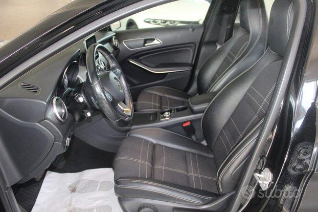 MERCEDES-BENZ GLA 200 d Automatic Premium