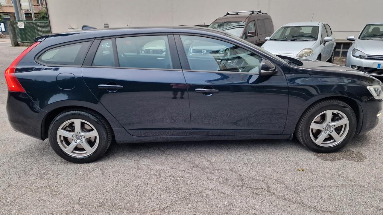 Volvo V60 D2 Geartronic Edition x Neopatentati