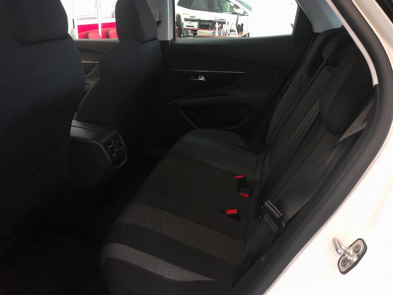 Peugeot 3008 BlueHDi 130 S&S Business