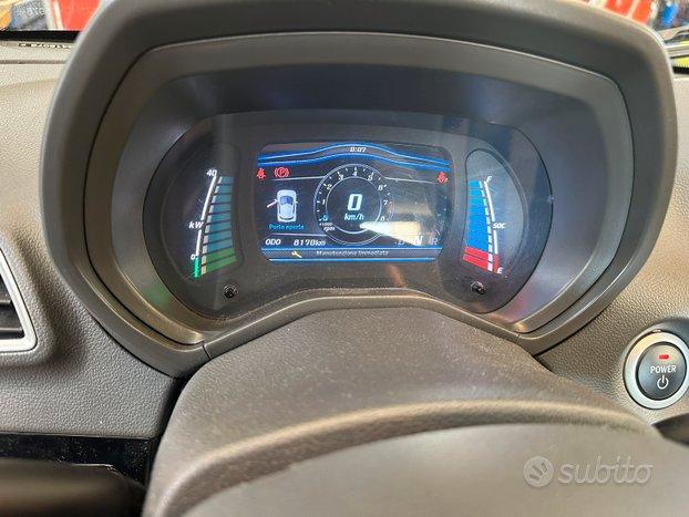 Auto elettrica city car elettrica