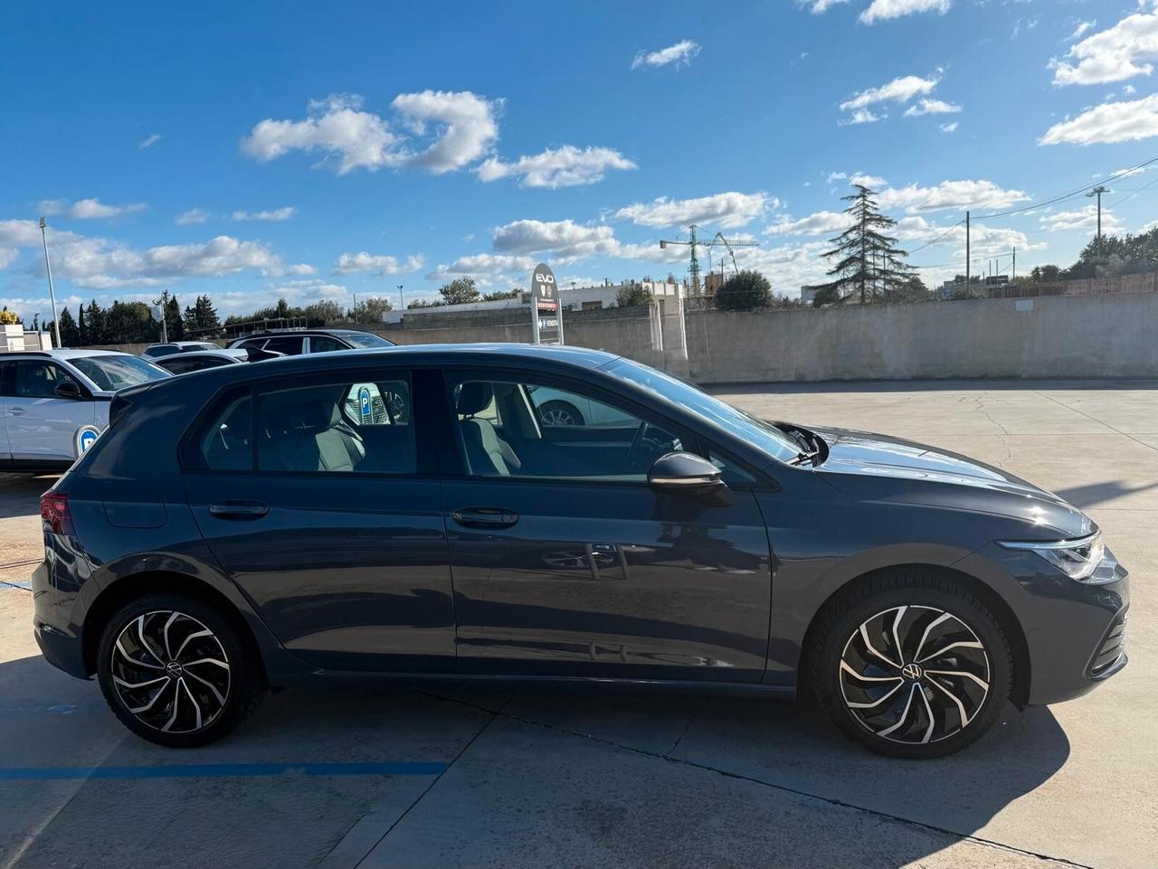 VW GOLF 8 1.0 HY DSG LIFE - KM 20.000 - AZIENDALE