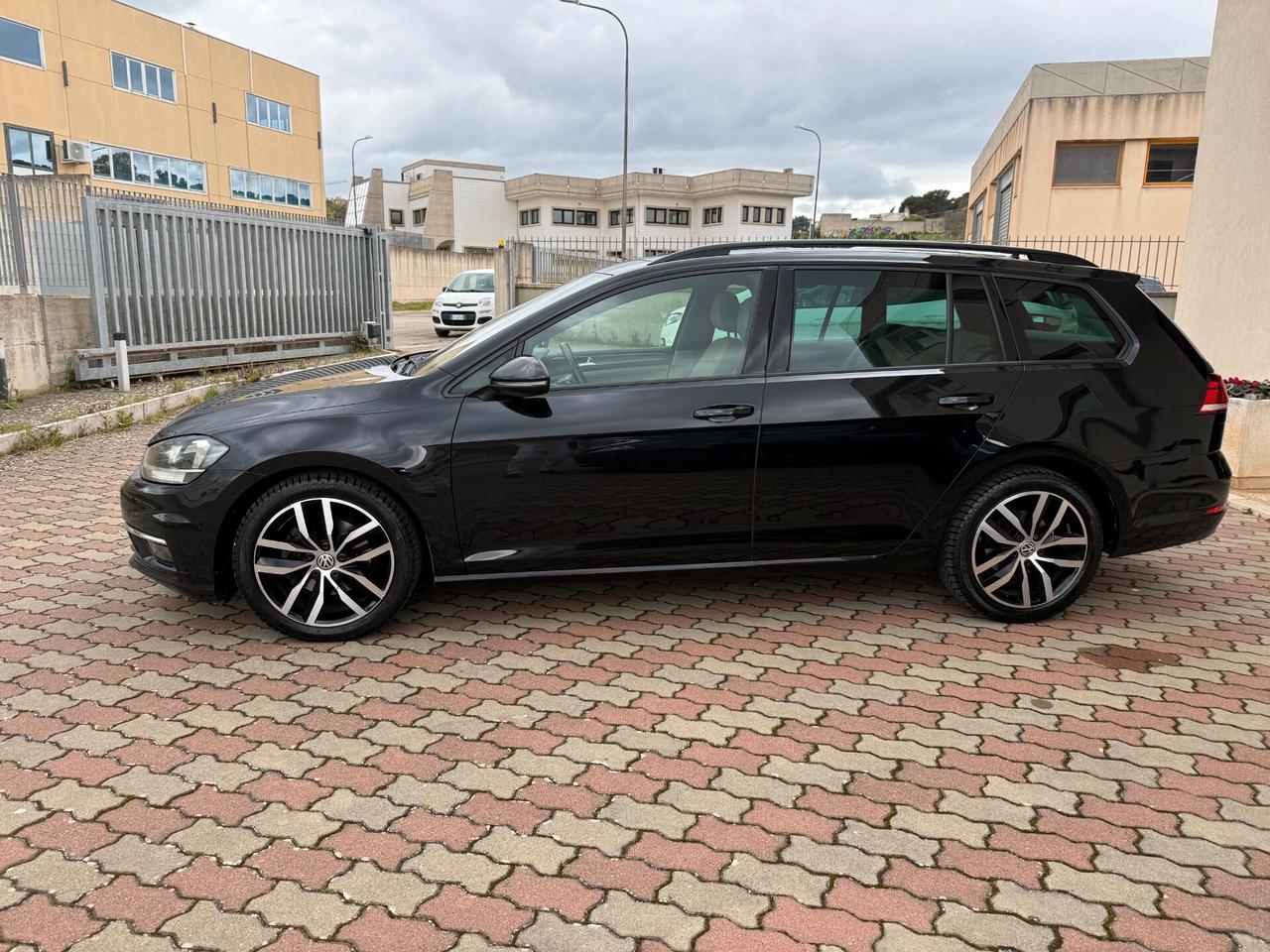 Volkswagen Golf Variant 1.6 TDI 115 CV DSG Executive BlueMotion Tech. CarPlay