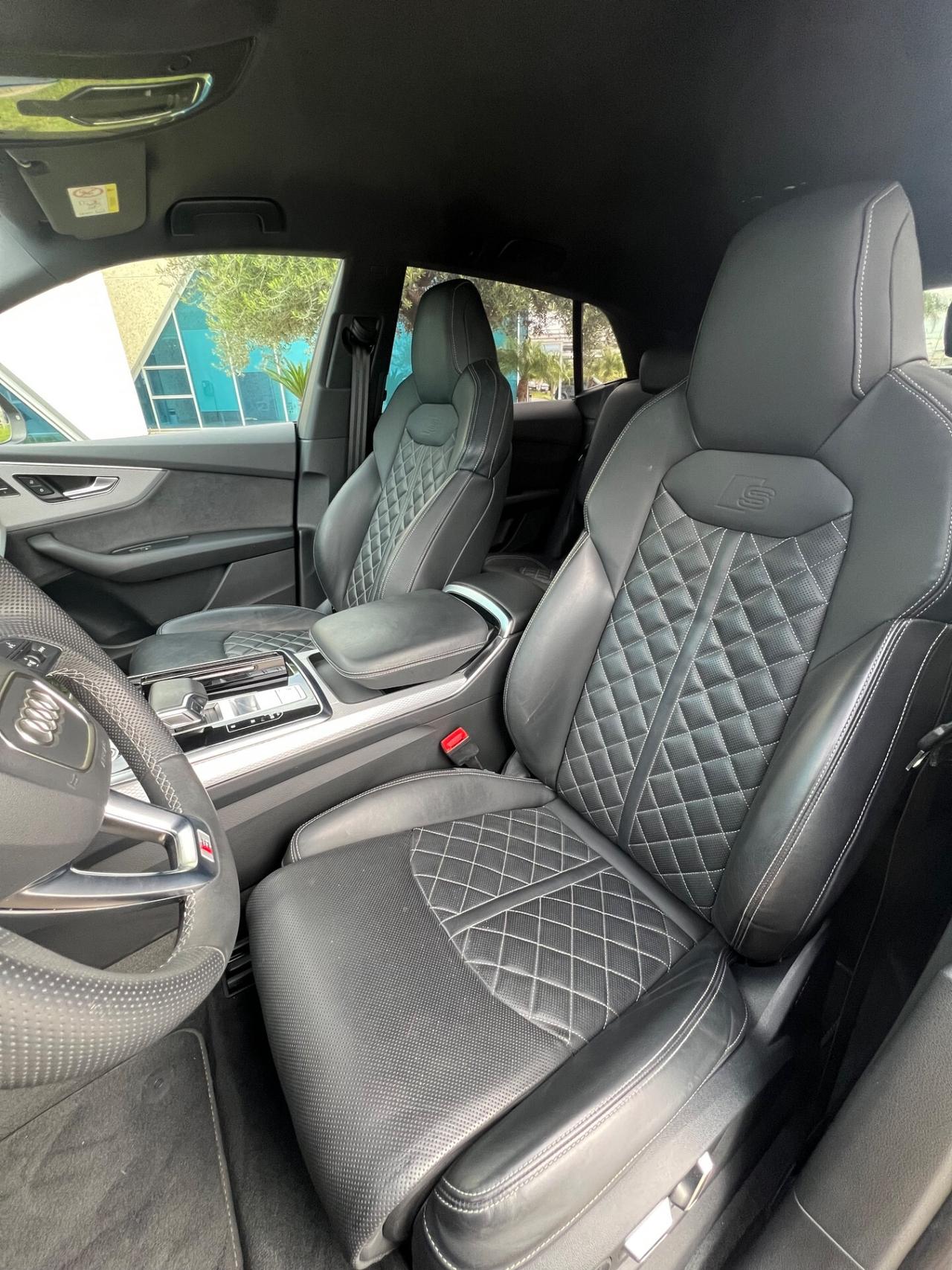 Audi Q8 3.0tdi S-line possibilità noleggio no scoring