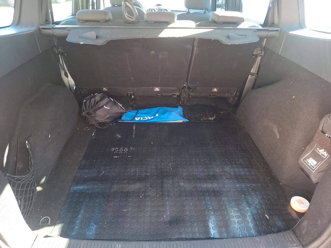 Dacia Lodgy 1.6 8V 85CV 5 posti Lauréate (60Kw)