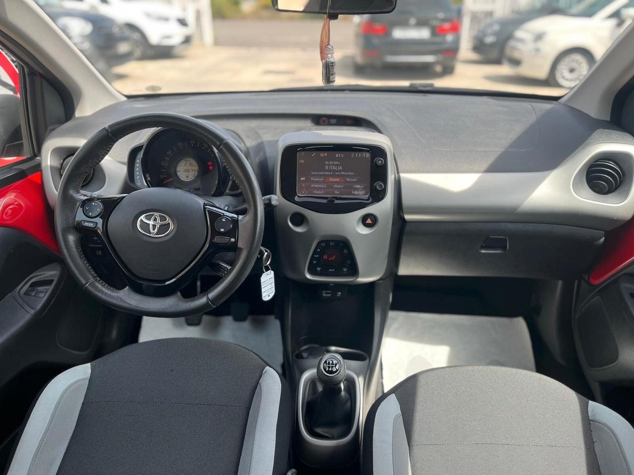 Toyota Aygo 1.0 VVT-i 69cv 5p. X-Play LED Retro Car Play