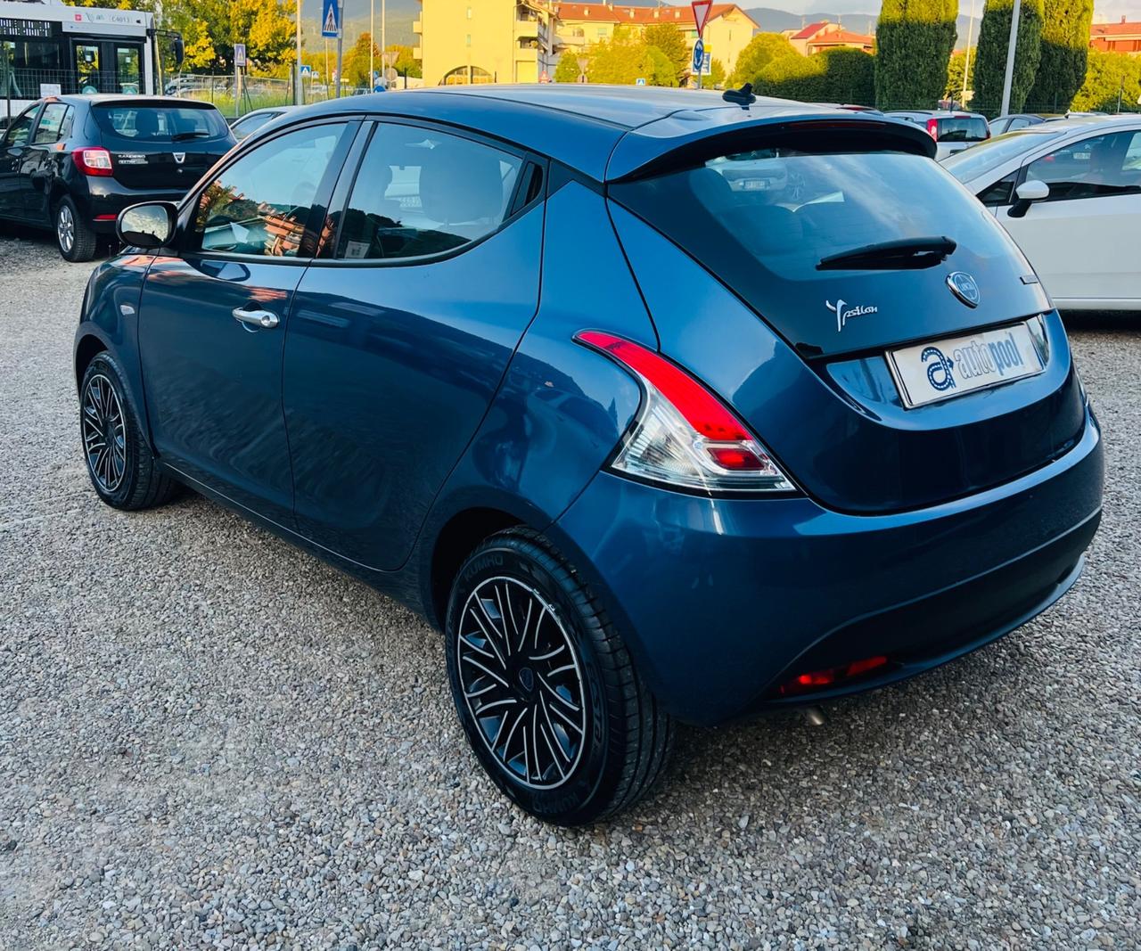 Lancia Ypsilon 1.0 FireFly 5 porte S&S Hybrid Silver