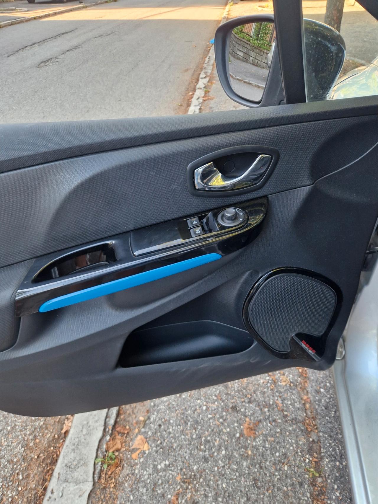 Renault Clio 1.2 Benz 75CV - 2012