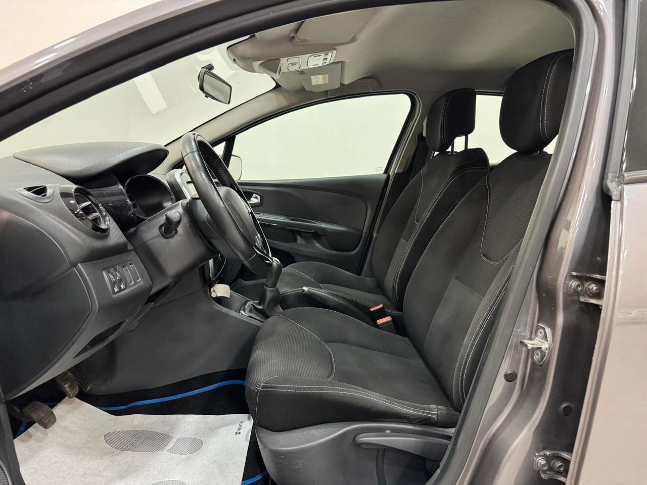Renault Clio 1.2 73 CV COSTUME NATIONAL