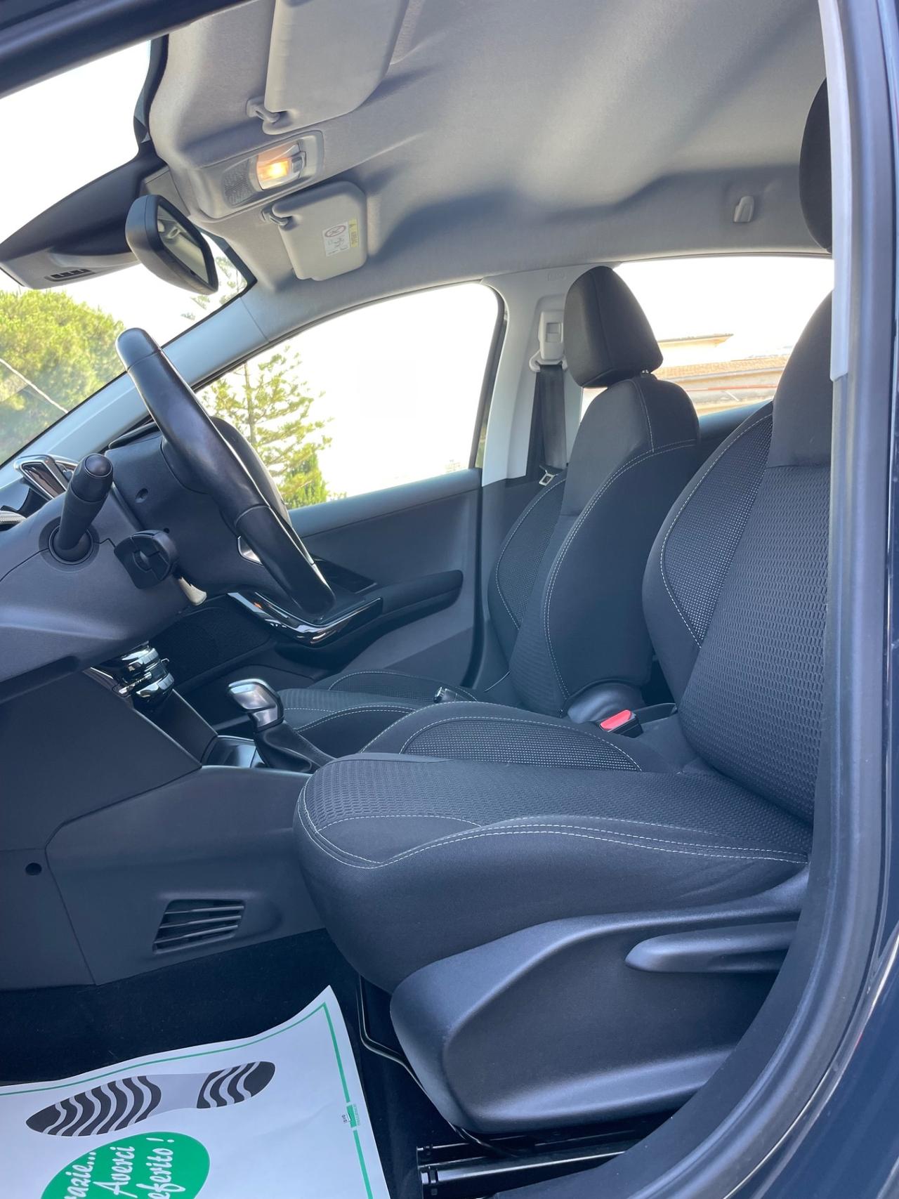 Peugeot 208 PureTech 82 5p. GPL Allure