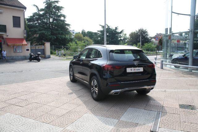 MERCEDES-BENZ GLA 180 Automatic Progressive Advanced