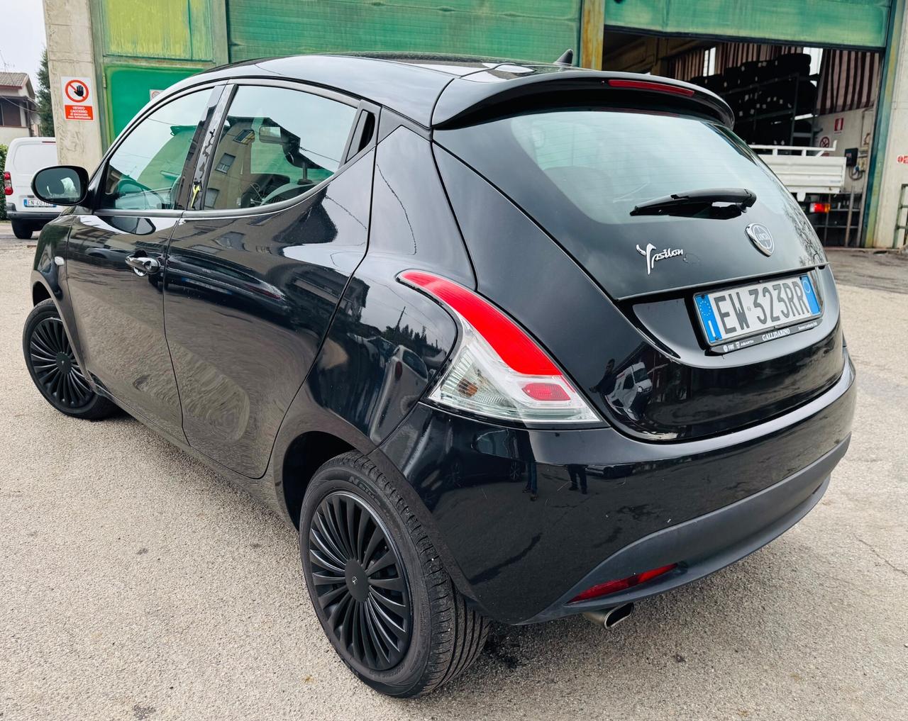 Lancia Ypsilon 1.2 69 CV 5 porte Ok Neopatentati