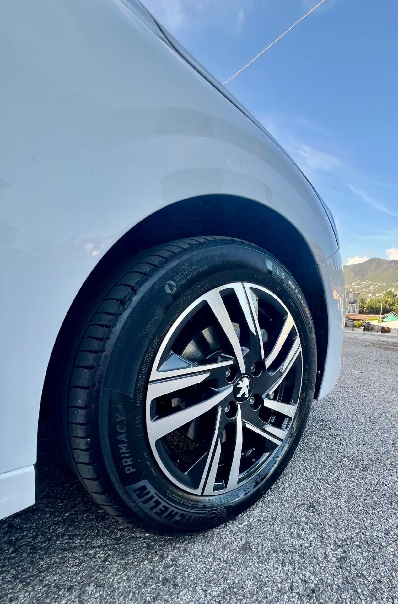 Peugeot 208 5 porte Acc.Permute