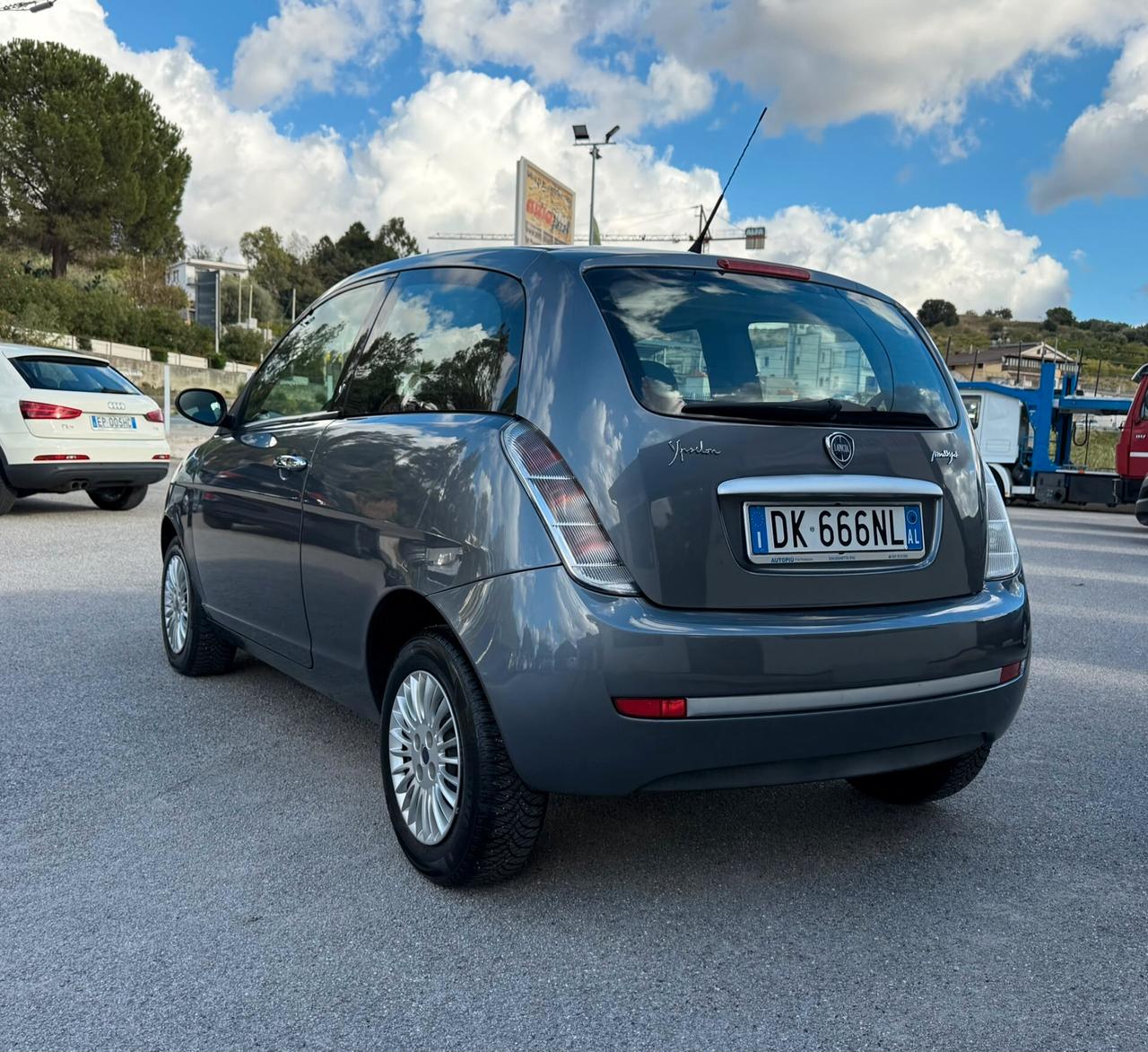 Lancia Ypsilon 1.3 MJT 75 CV Argento