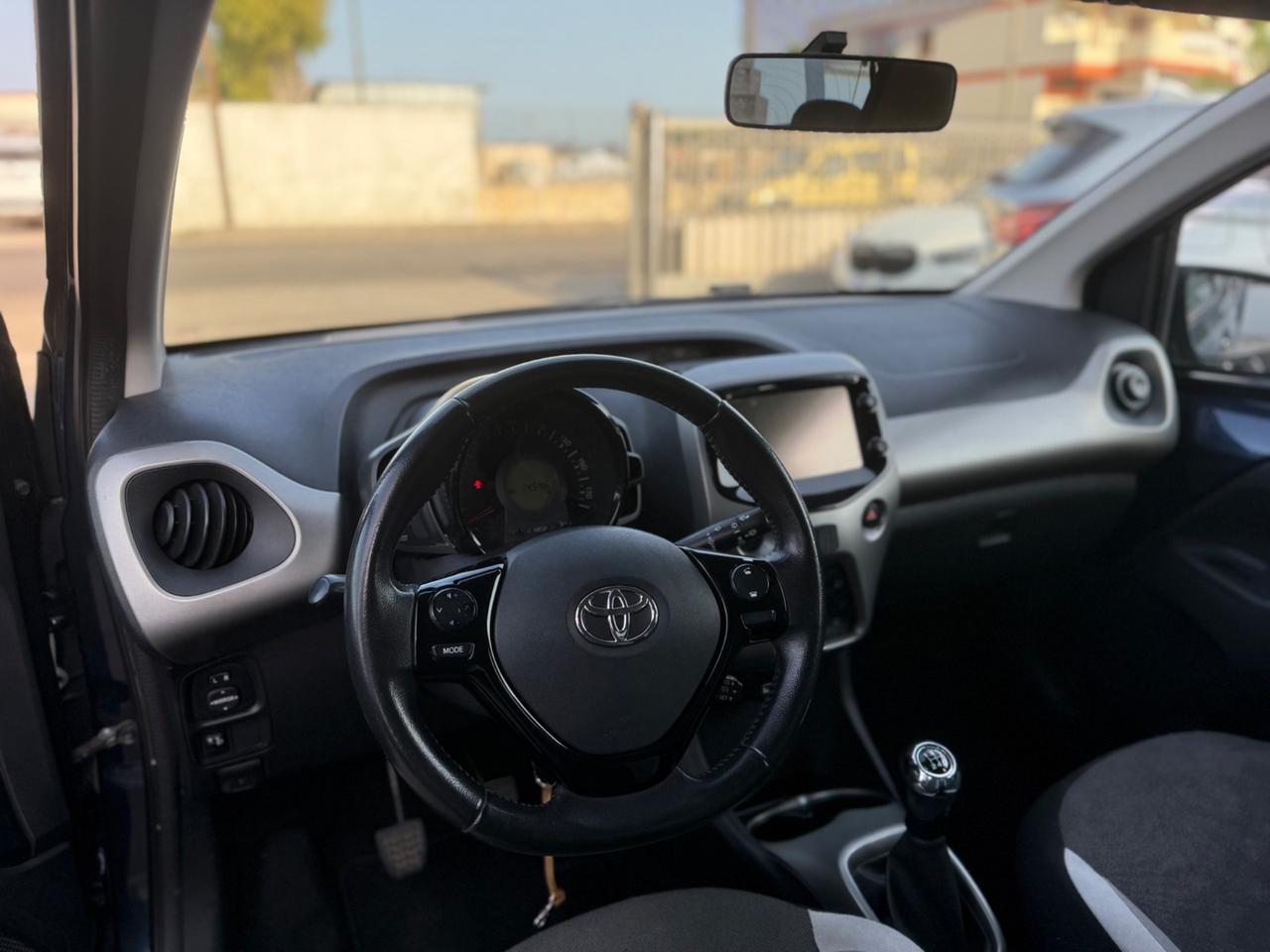 Toyota Aygo 1.0 VVT-i 69 CV 5 porte x-play TSS