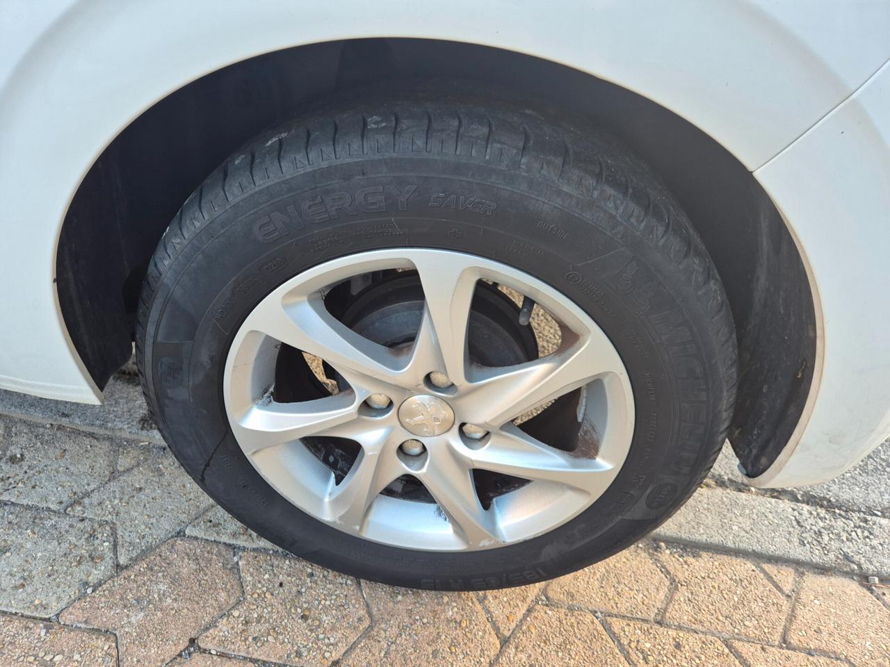 Peugeot 208 1.4 HDi 68 CV Neopatentati