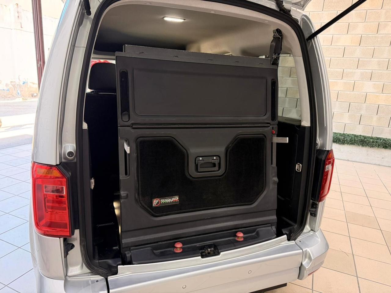 Volkswagen Caddy 2.0 TDI 102 CV - TRASPORTO DISABILI