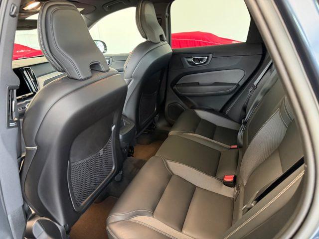 VOLVO XC60 B4 (d) AWD automatico Plus Dark