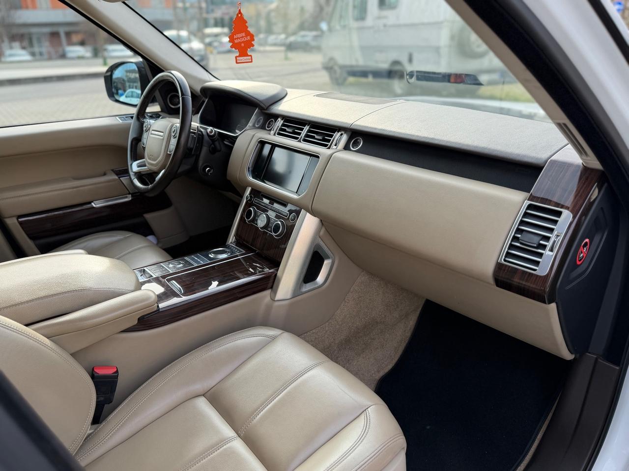 Land Rover Range Rover Vogue 3.0TDV6 black edition
