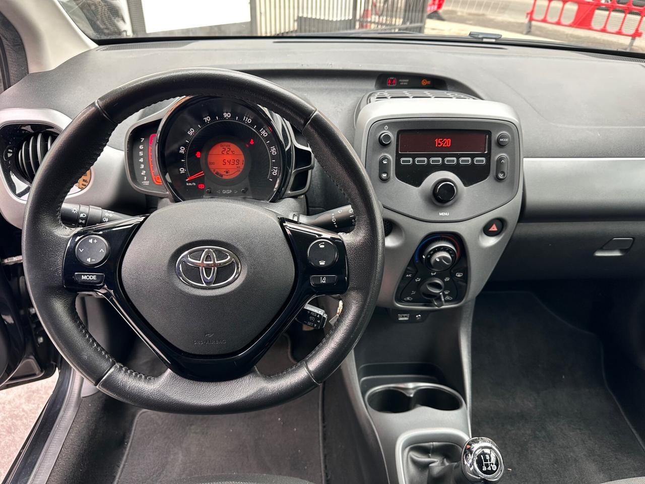 Toyota Aygo Connect 1.0 VVT-i 72 CV 5 porte x-play