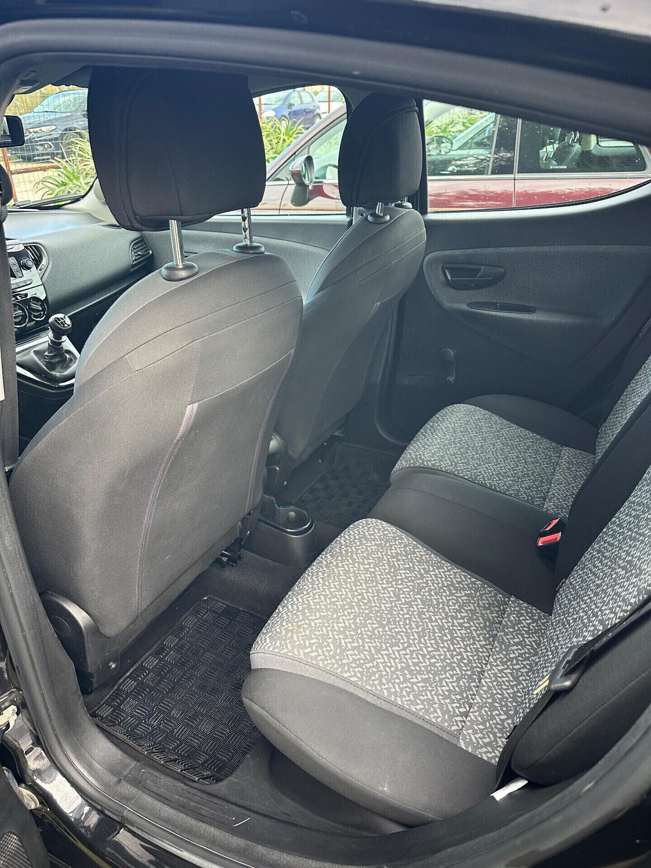 Lancia Ypsilon 1.0 FireFly 5 porte S&S Hybrid Ecochic Silver