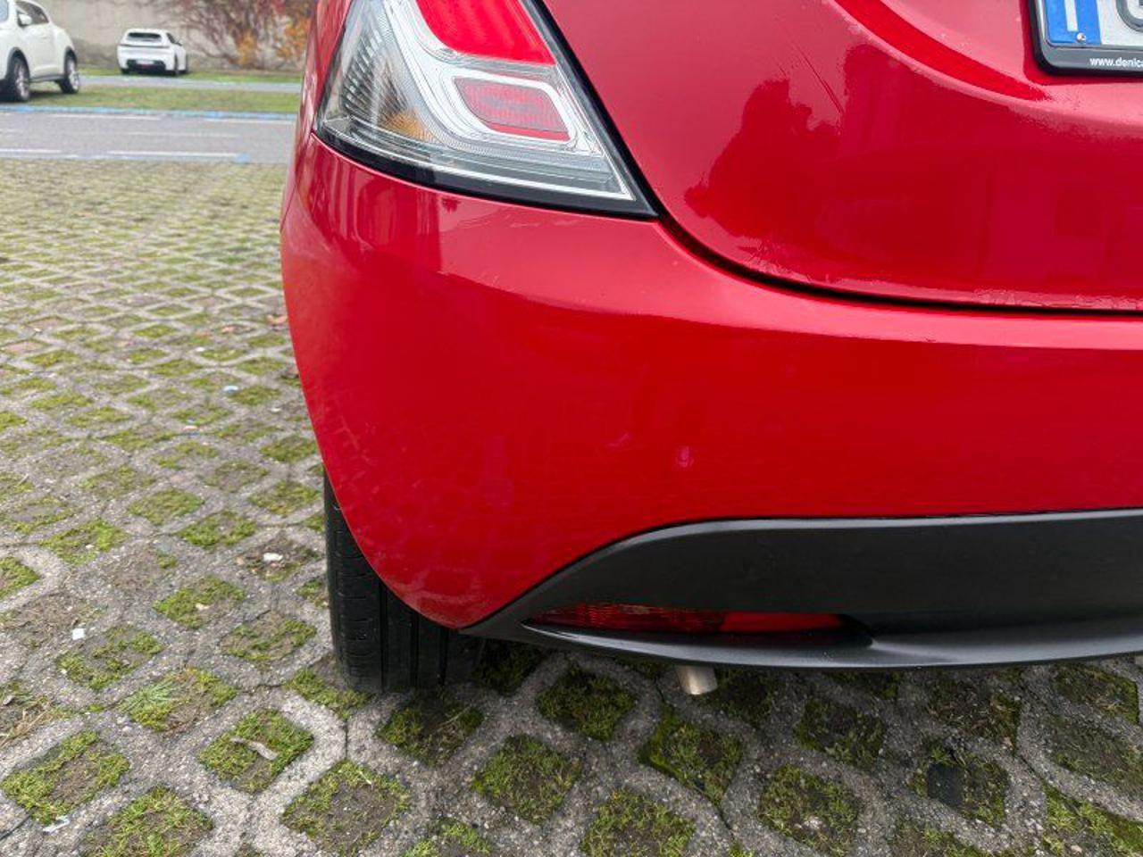 Lancia Ypsilon 1.0 FireFly 5 porte S&S Hybrid Ecochic Silver