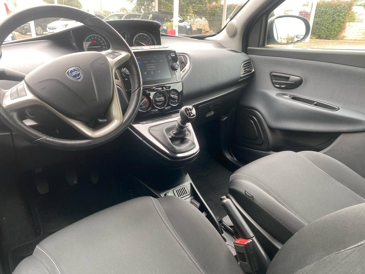 Lancia Ypsilon 1.0 FireFly 5 porte S&S Hybrid Gold