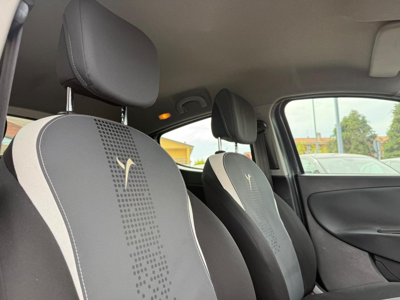 Lancia Ypsilon 1.2 69 CV 5 porte Elefantino