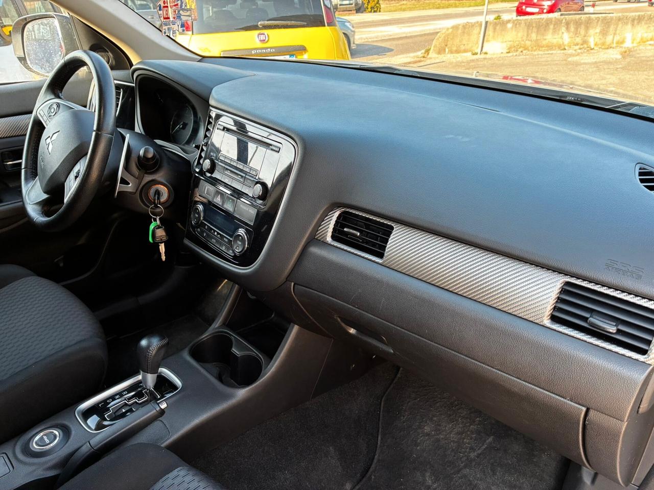 MITSUBISHI OUTLANDER 4x4 2.2 DI-D 150CV AUTOMATICO