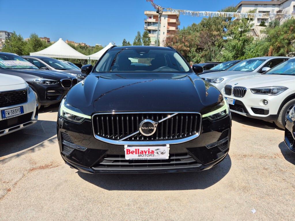 Volvo XC60 B4 (d) AWD automatico Momentum