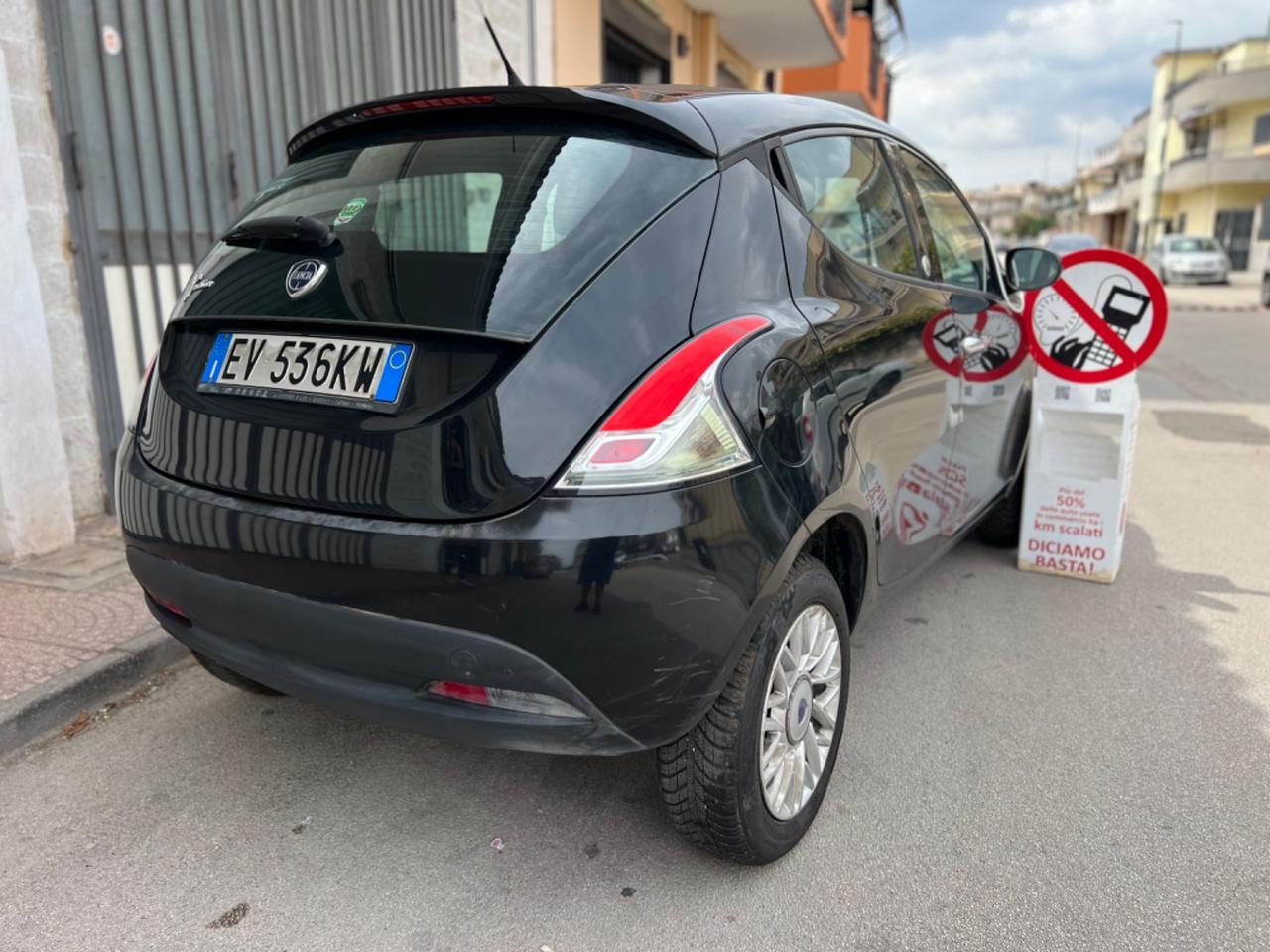 Lancia ypsilon 900 benzina/metano Anno 2015