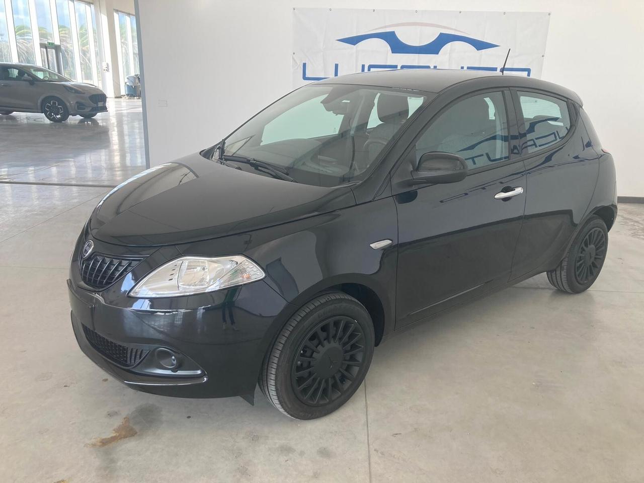 Lancia Ypsilon 1.0 FireFly 5 porte S&S Hybrid Ecochic Silver