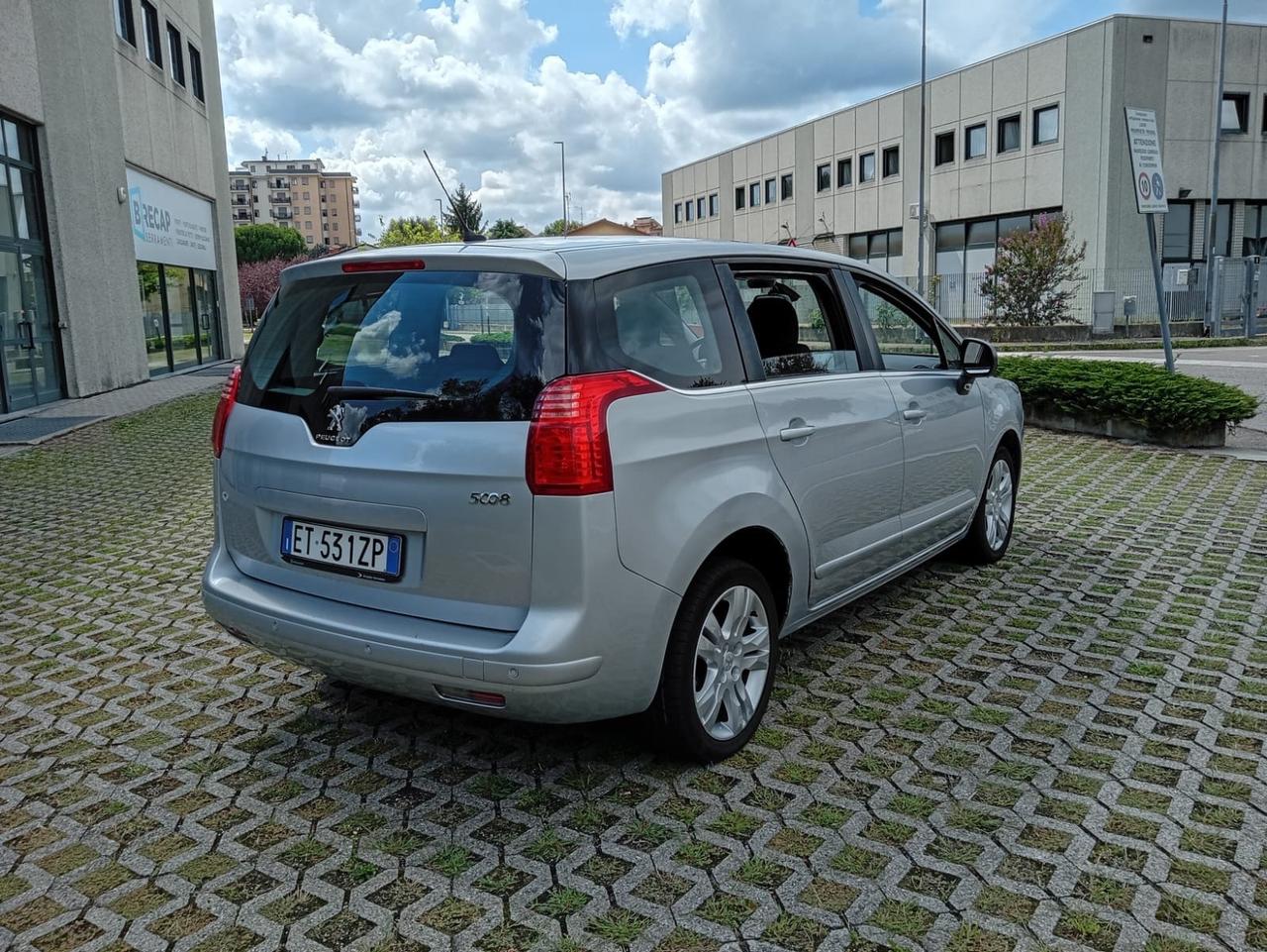Peugeot 5008 1.6 HDi 115CV 7Posti*Sensori*Cerchi