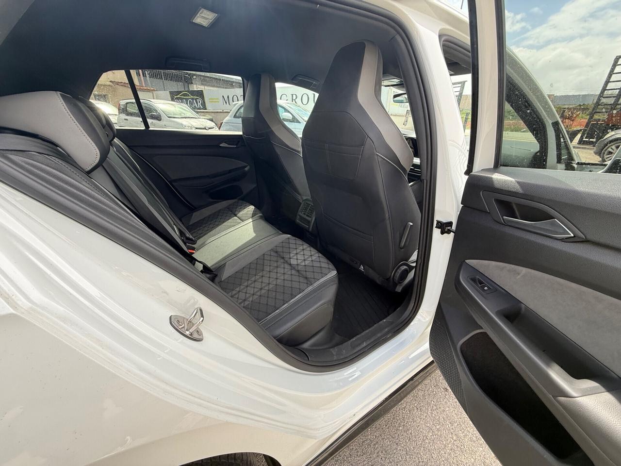 Volkswagen Golf 1.5 TSI 150 CV EVO ACT R-Line