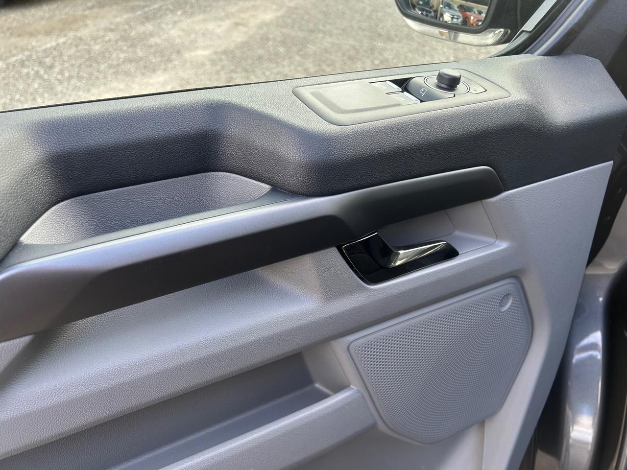 Ford Tourneo Custom Ibrido Plug-in 9 POSTI