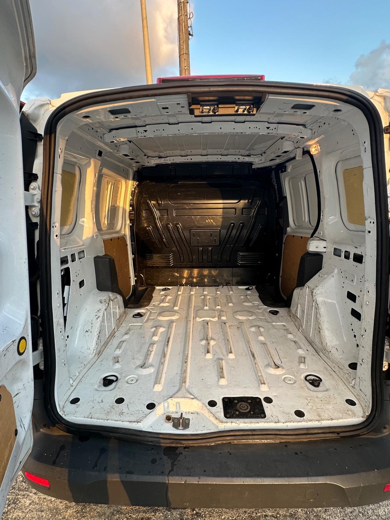 Ford Tourneo Courier 1.5 TDCI 75 CV Plus