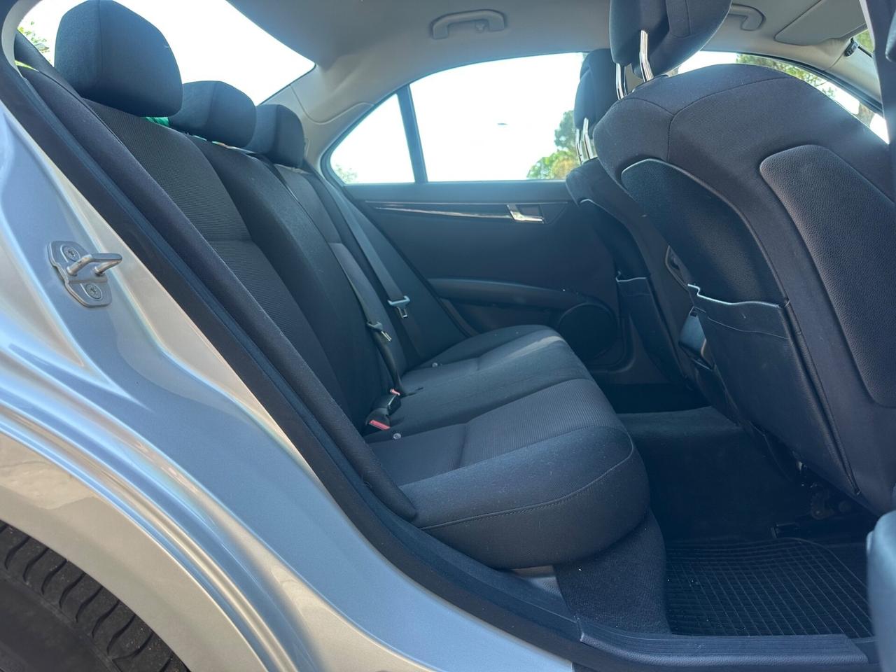 Mercedes-benz C 220 CDI BlueEFFICIENCY Avantgarde