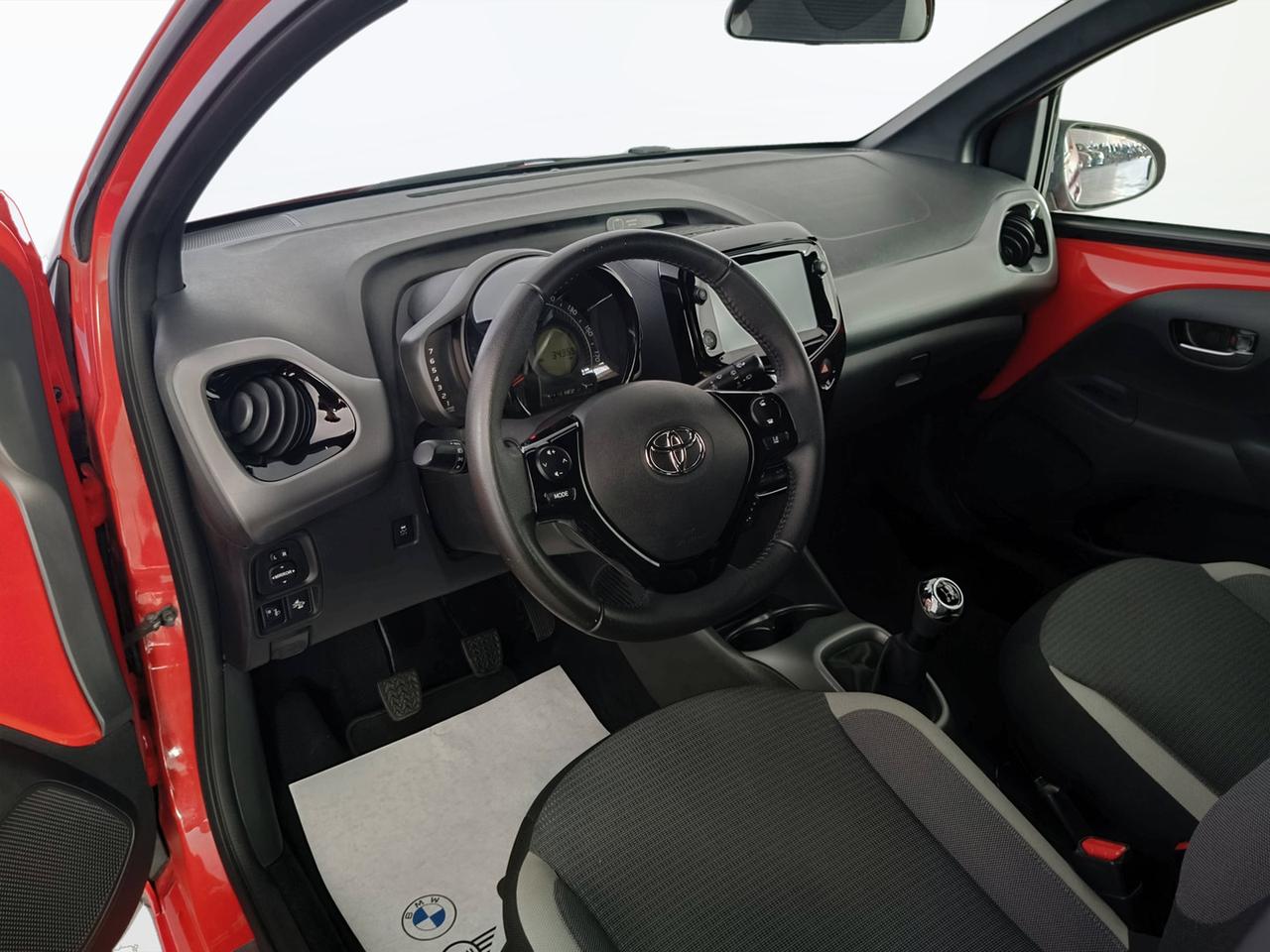 TOYOTA Aygo II 2018 5p - Aygo 5p 1.0 x-play 72cv