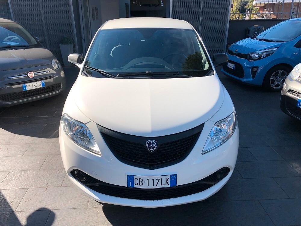 Lancia Ypsilon 1.0 FireFly 5 porte S&S Hybrid Ecochic Silver