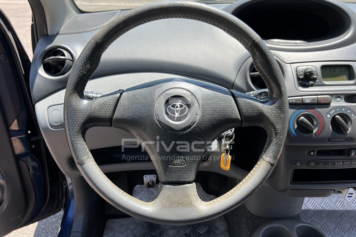 TOYOTA Yaris 1.3i 16V cat 5 porte Luna