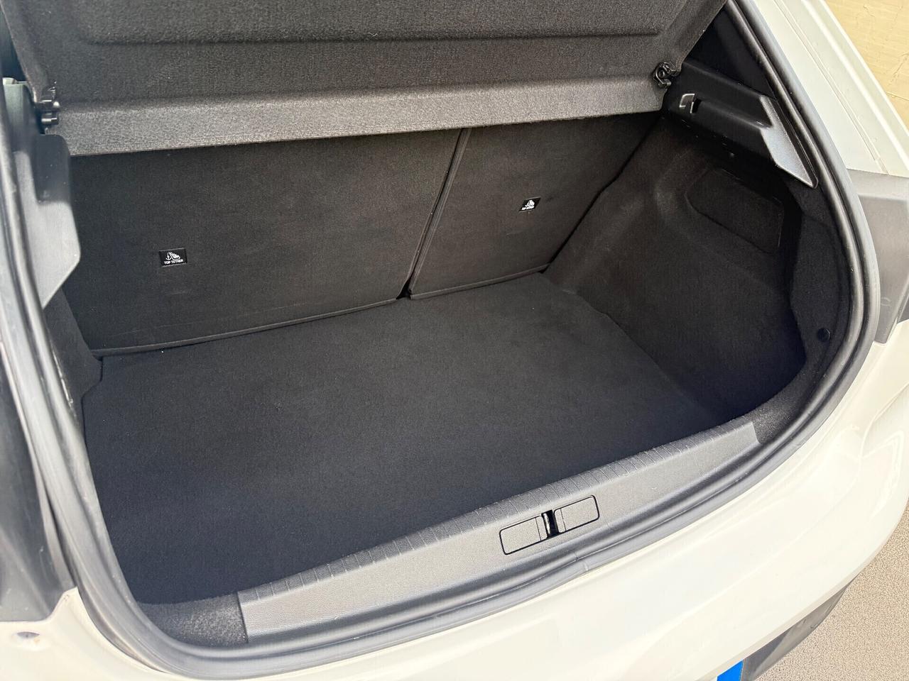 Peugeot 208 1.2benzina - 2020