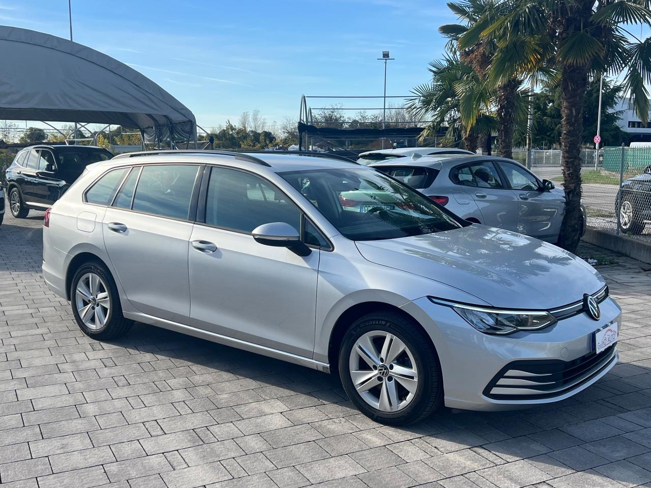 Volkswagen Golf Variant 2.0 TDI SCR Life FINANZIABILE