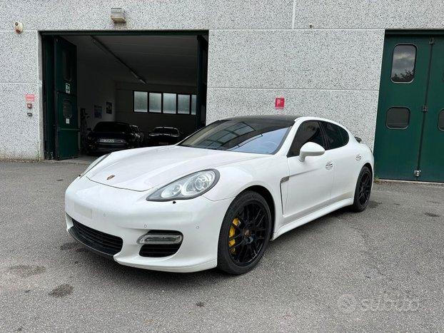 Porsche Panamera Turbo 4.8