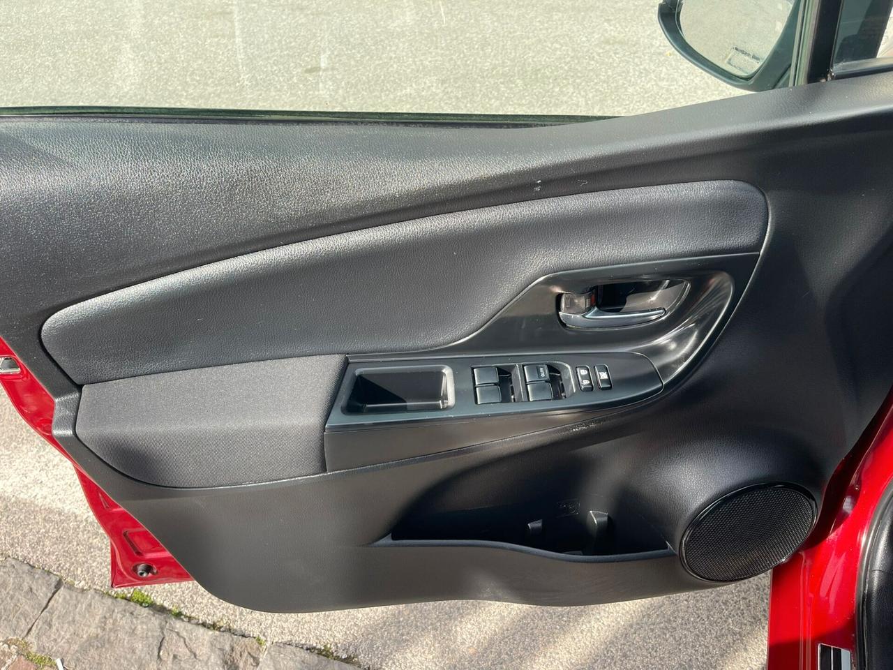 Toyota Yaris 1.5 Hybrid 5 porte Cool Red Edition