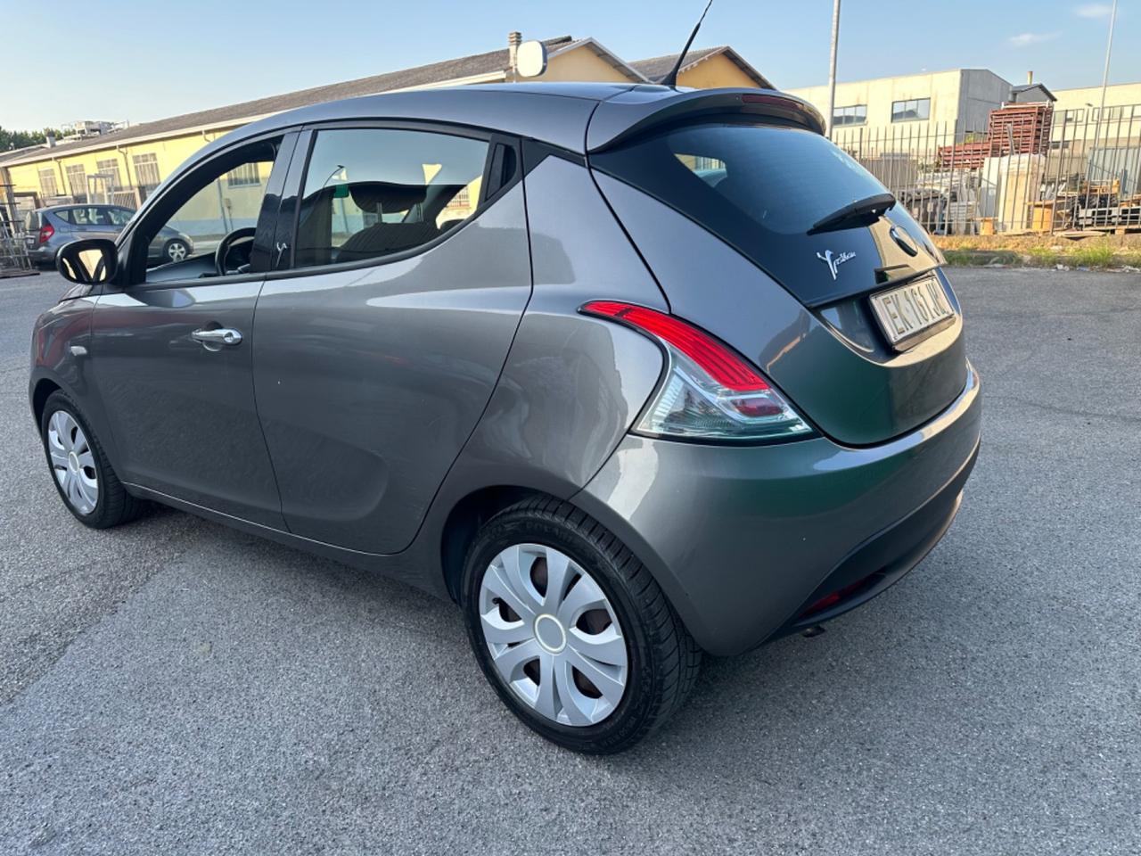 LANCIA YPSILUM BENZINA NEOPATENTATI