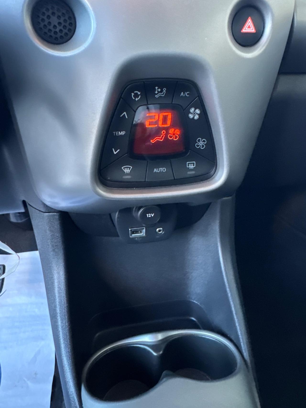 Toyota Aygo 1.0 VVT-i 69 CV 5 porte x-play