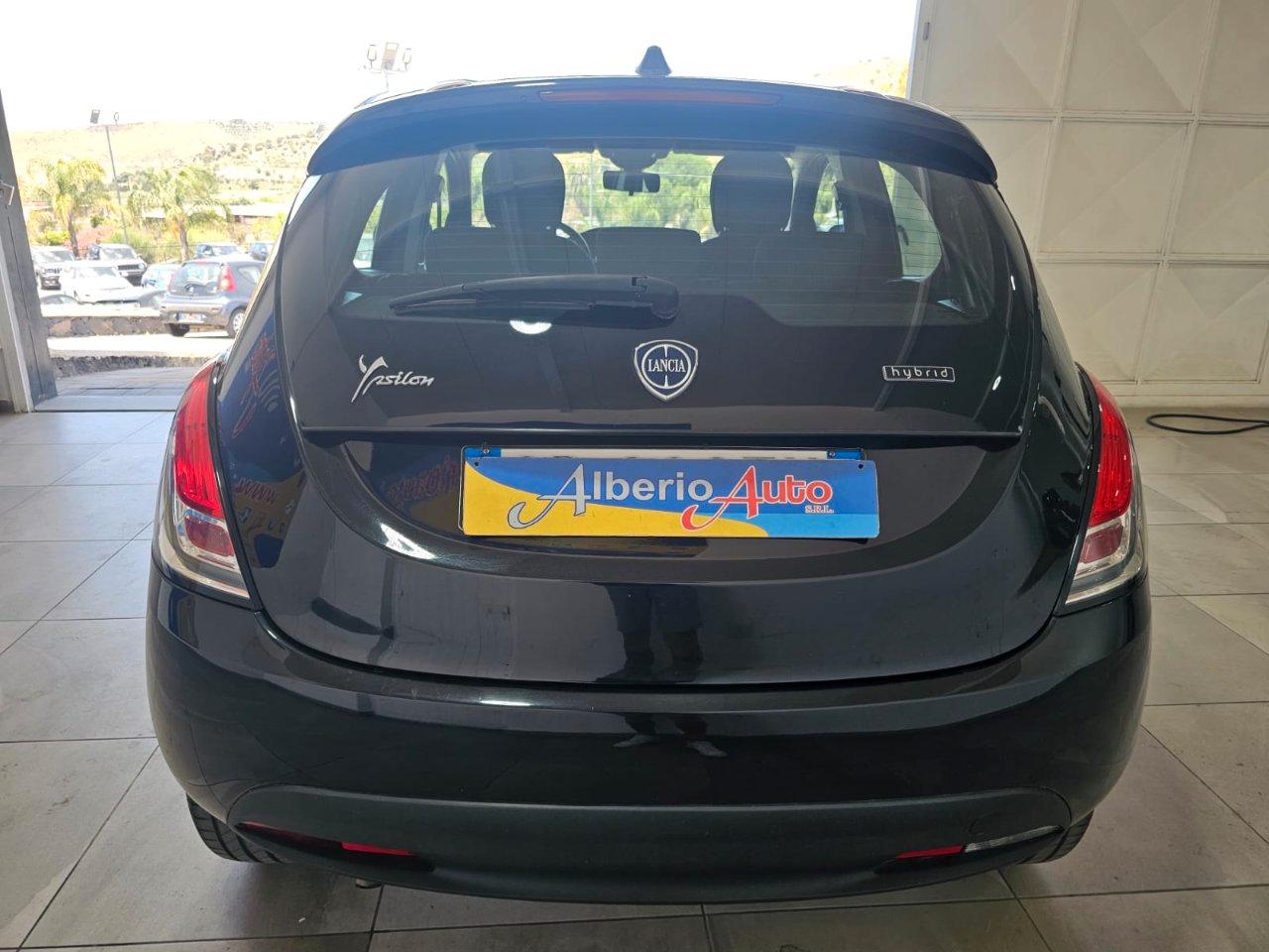 Lancia Ypsilon 1.0 firefly hybrid Silver s&s 70cv 5p.ti