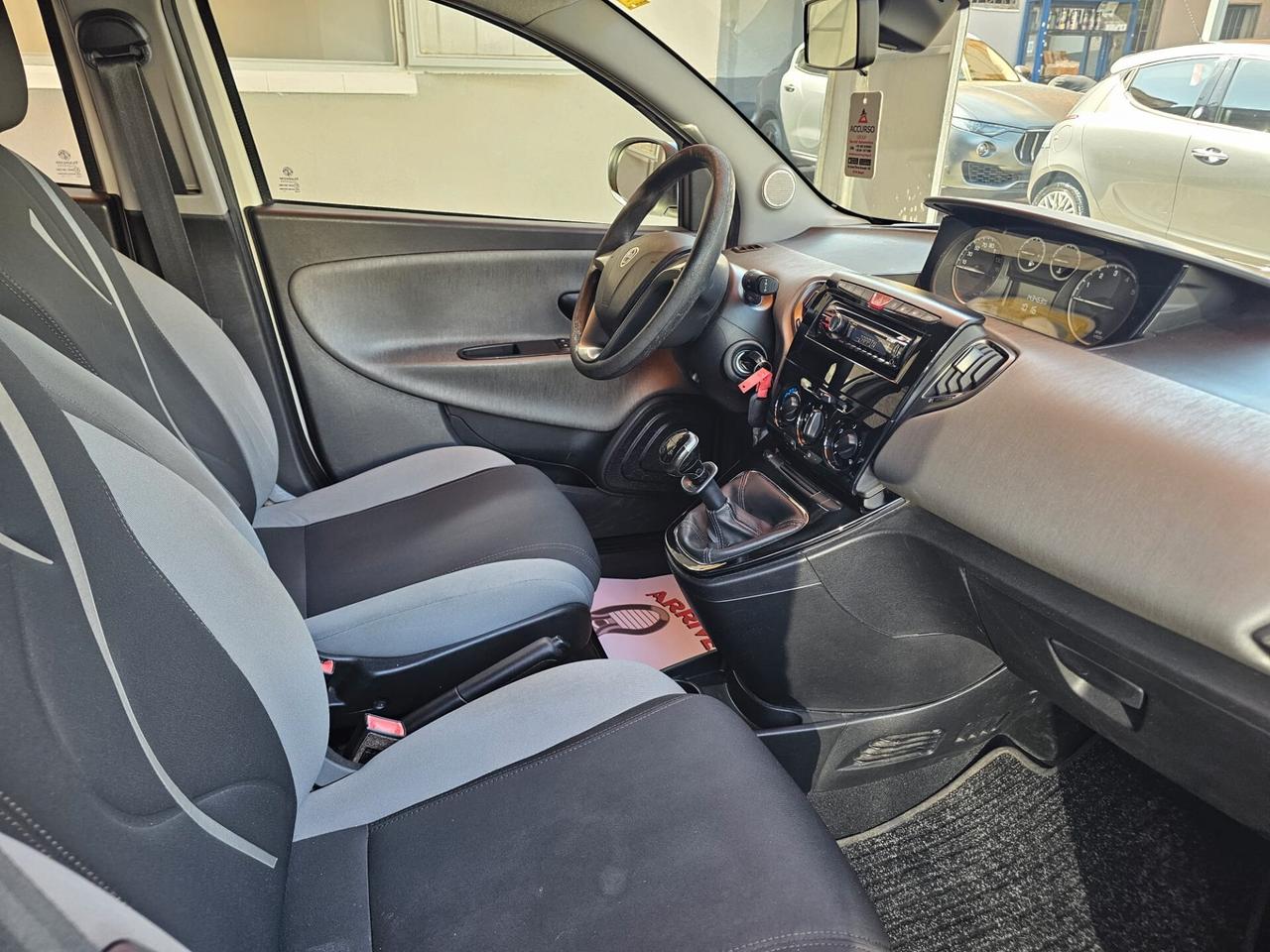 Lancia Ypsilon 0.9 TwinAir 85 CV 5 porte Metano Ecochic Silver