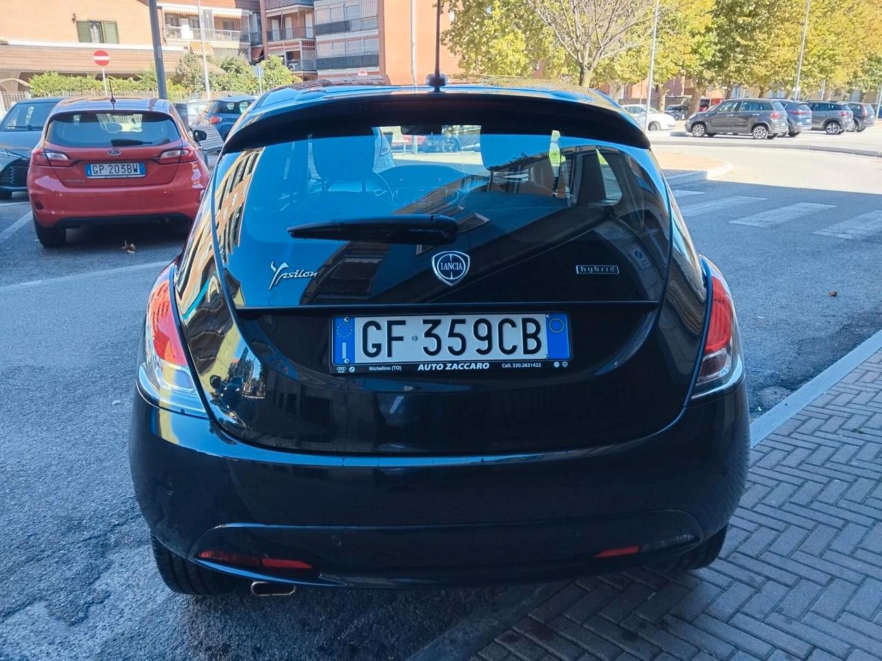 Lancia Ypsilon 1.0 FireFly 5 porte S&S Hybrid Ecochic Silver