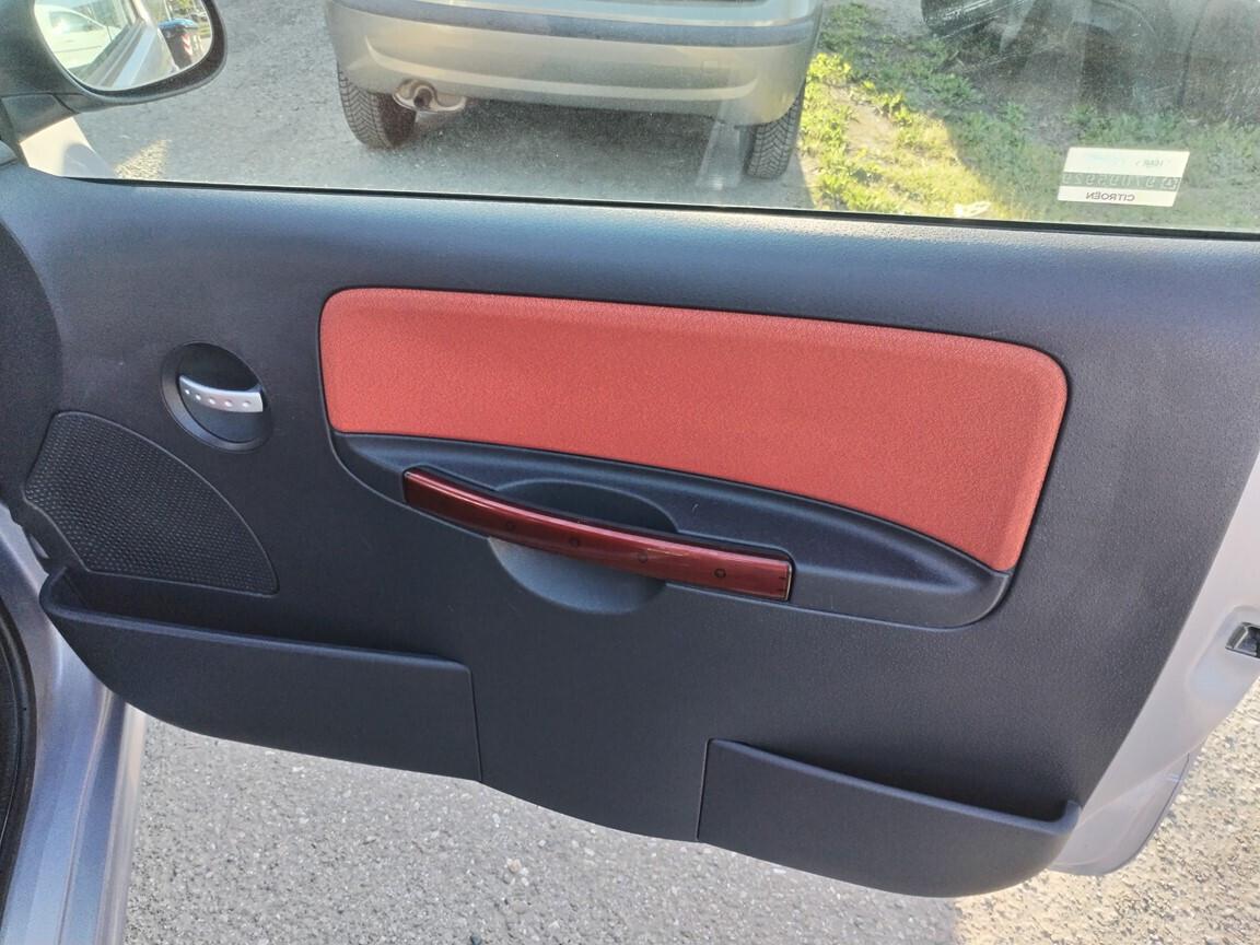 Citroen C2 1.1 Elegance 103000KM ANNO 2004 MANUTENZIONI FATTE